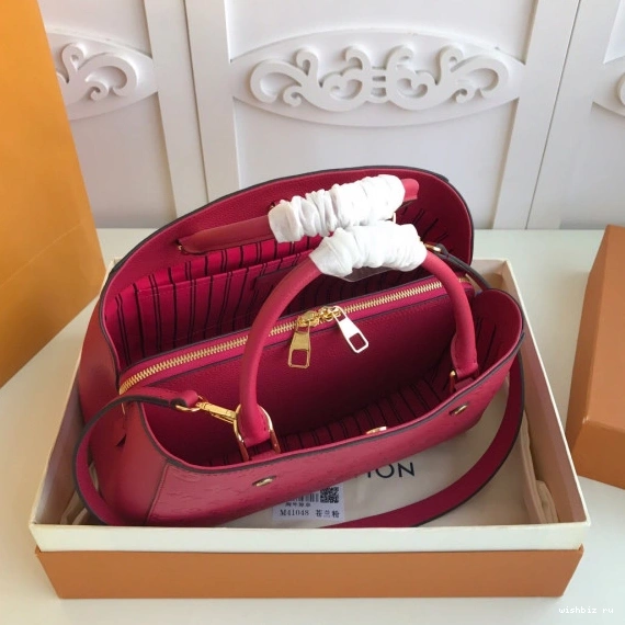 WIS MM MONTAIGNE LOUIS VUITTON 0118